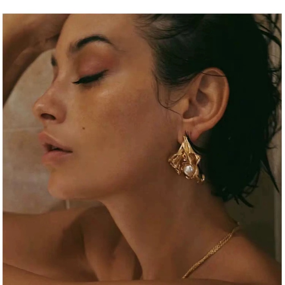Elegant Gold and Pearl Earrings